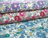 Pretty Flowers with Gold in Blue - Cotton Fabric - EK-QS38290C