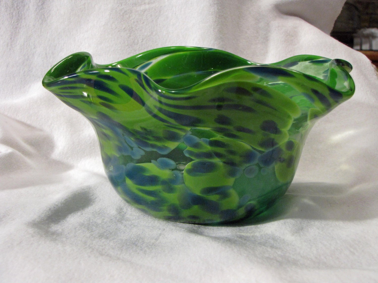 Hand Blown Glass Apple Green Ruffle Bowl