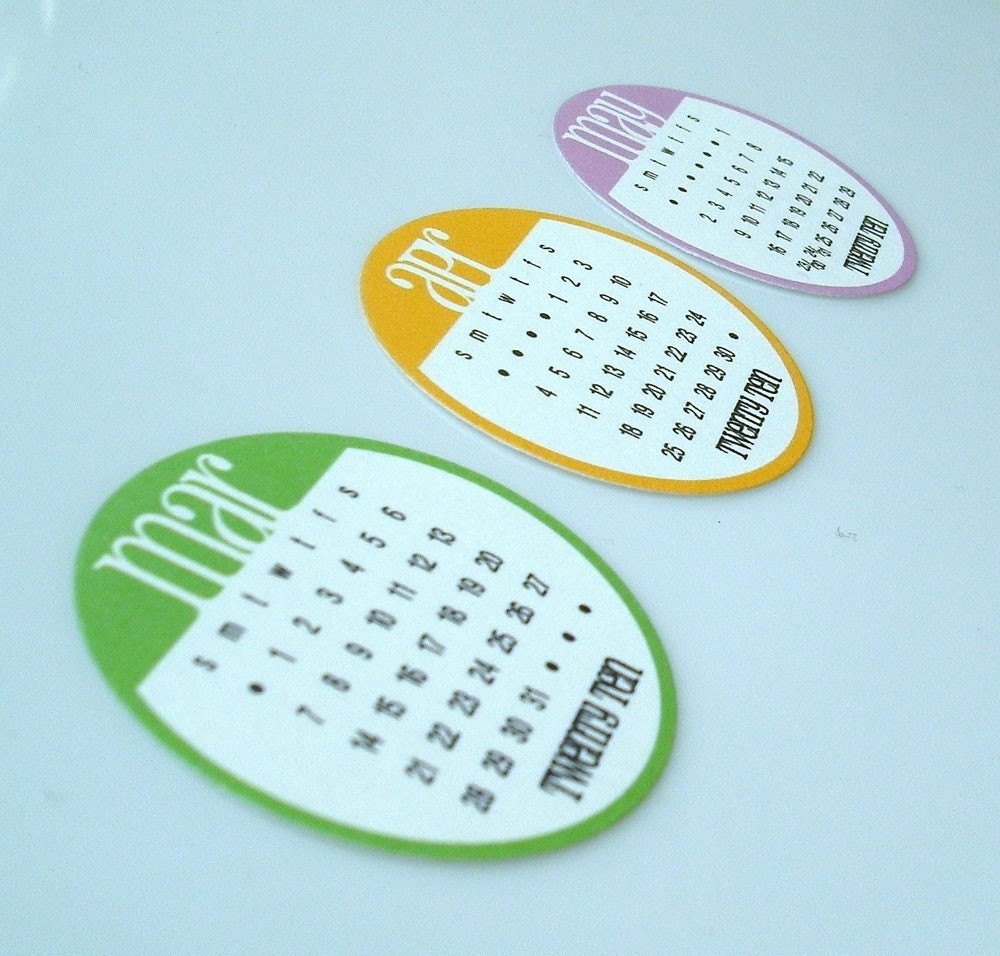 2011 Colorful Full Calendar Circles - 1.5in