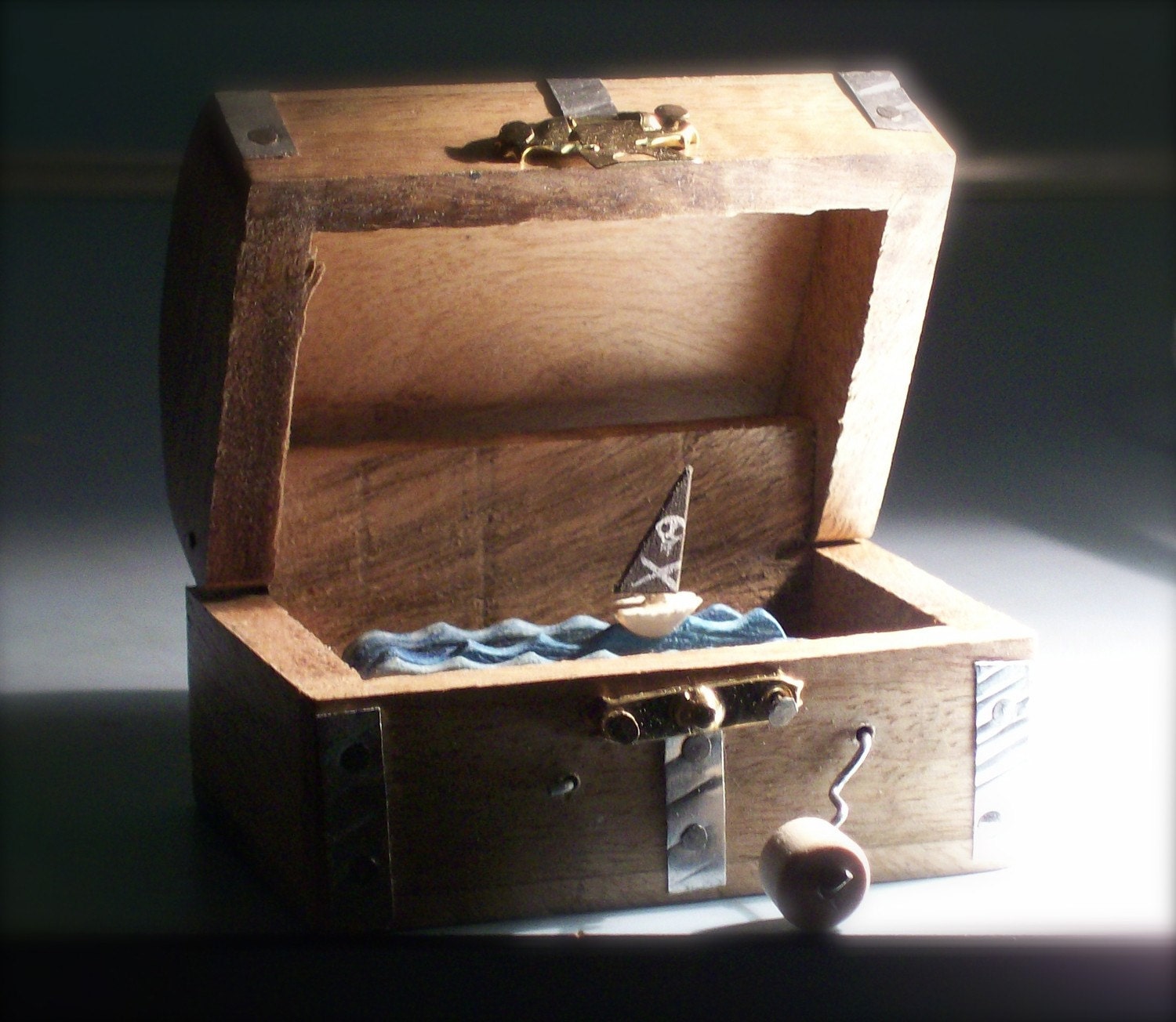 pirate ship in treasure chest automaton