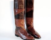 NOS Joan & David Brown Reptile Animal Textured Patchwork Leather Luxury Flat Knee Tall Riding Boots 8.5, 9. Made In Italy.