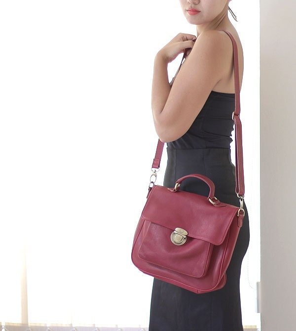 red leather handbag - red leather purse - can be worn as shoulderbag and messenger - fits all ipads