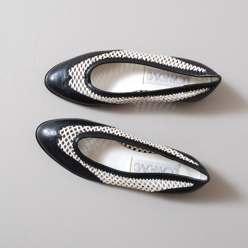 1980s Flats - Navy Cutout Wingtip Leather Shoes Size 8