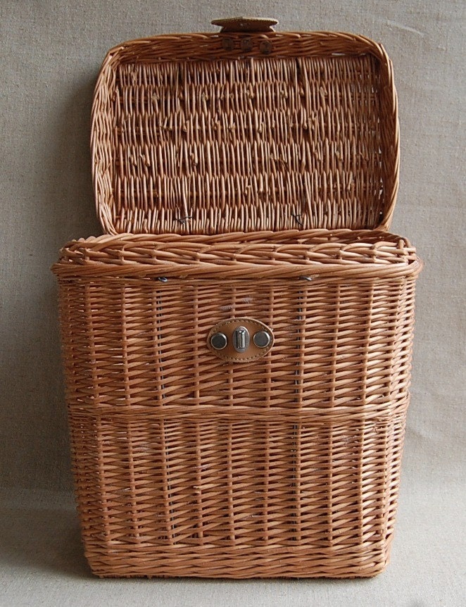 Vintage Basket Wicker with Lid Farmhouse Storage Large