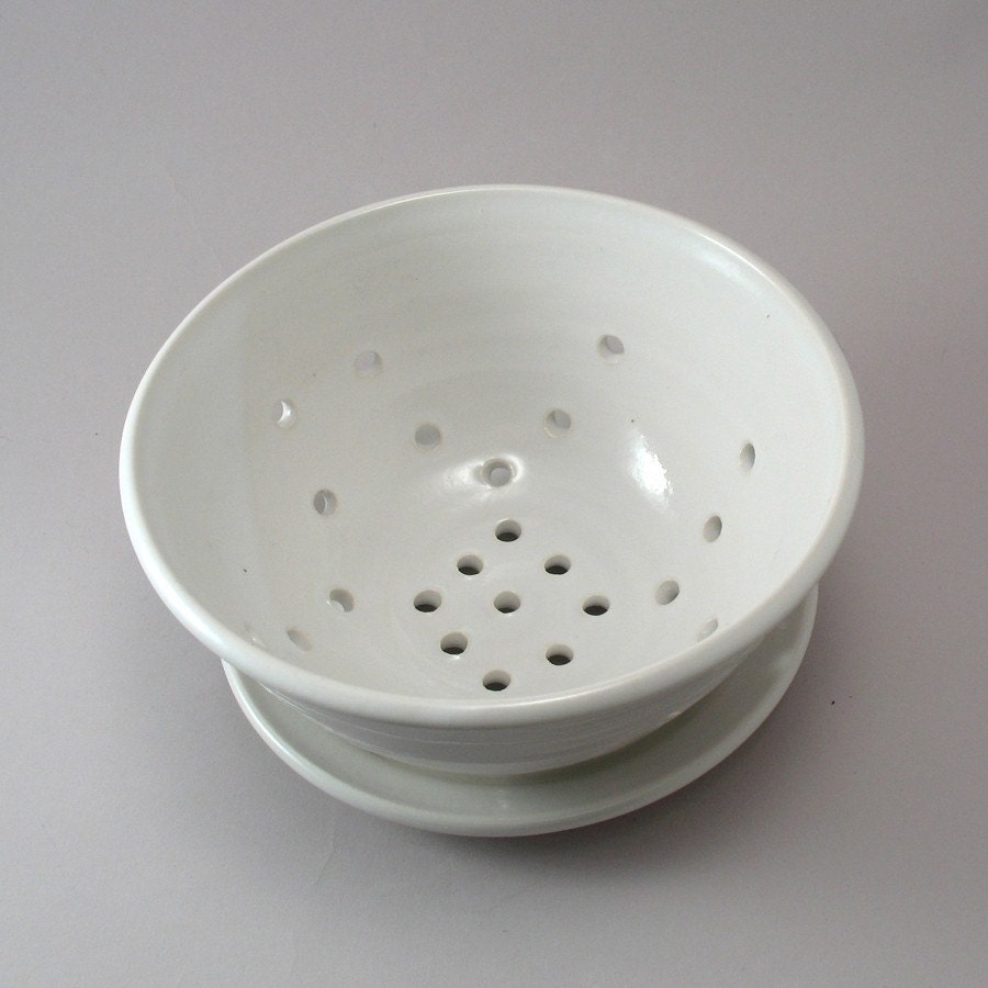 Stoneware Berry Bowl