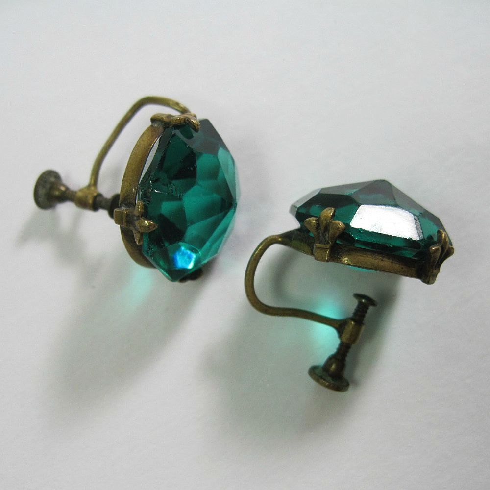 1920s Vintage Art Deco Earrings Teal Green Czech Glass Fleur De Lis Setting Screw Backs