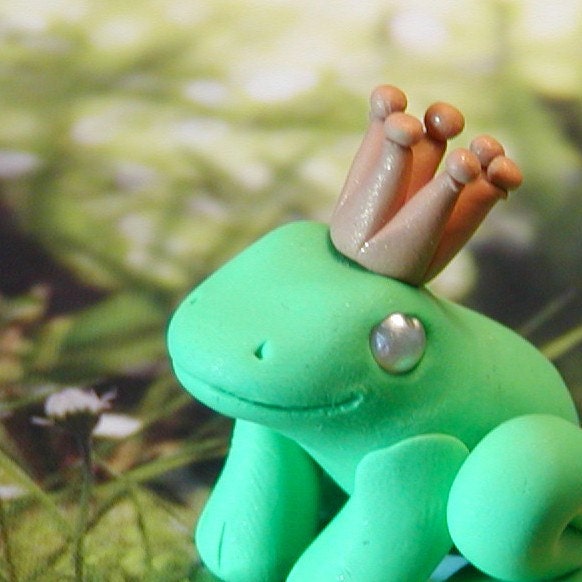 The Frog Prince Mini Sculpture - thingbats