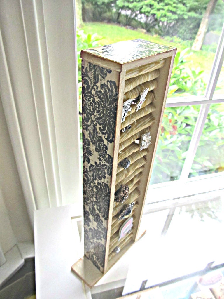 Vintage Damask Ring Display