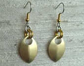 Single Leaf Aluminum Chainmaille Earrings in Gold