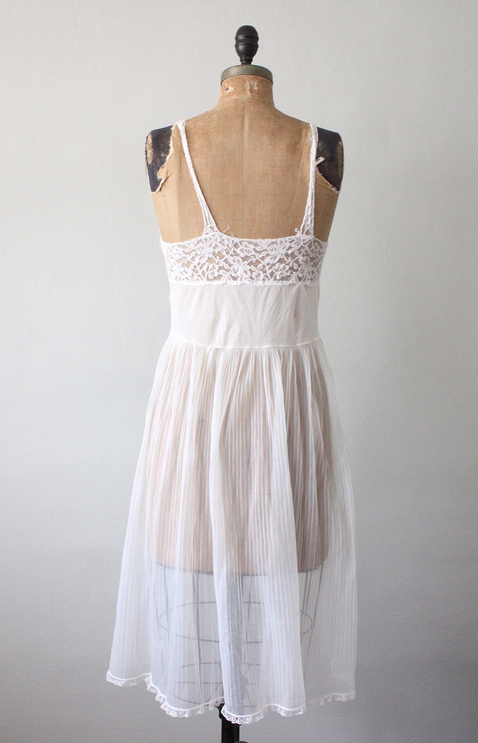 vintage 1950's white cloud nightdress