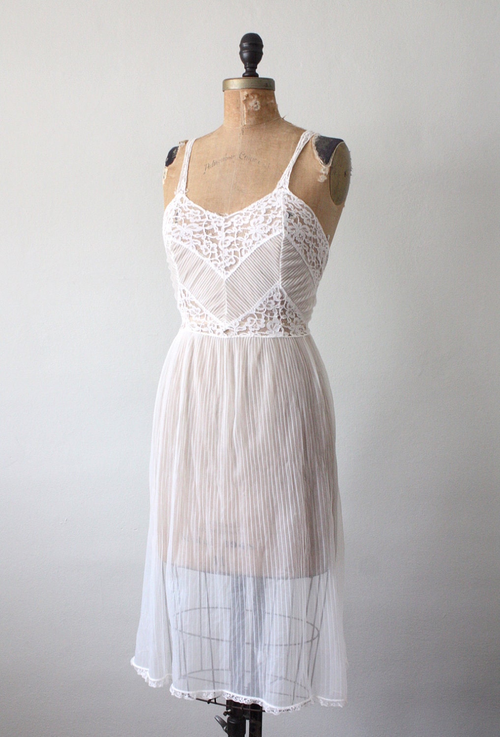 vintage 1950's white cloud nightdress