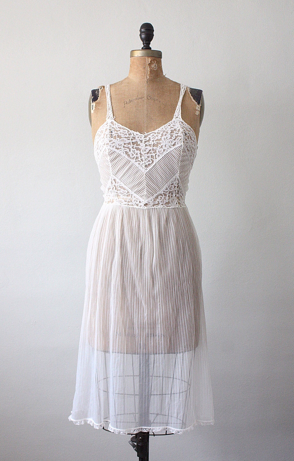 vintage 1950's white cloud nightdress