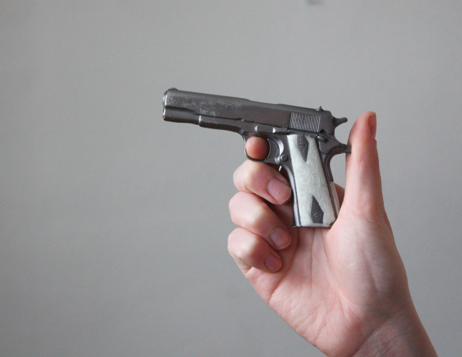 gun buckle - bonnie and clyde belt buckle