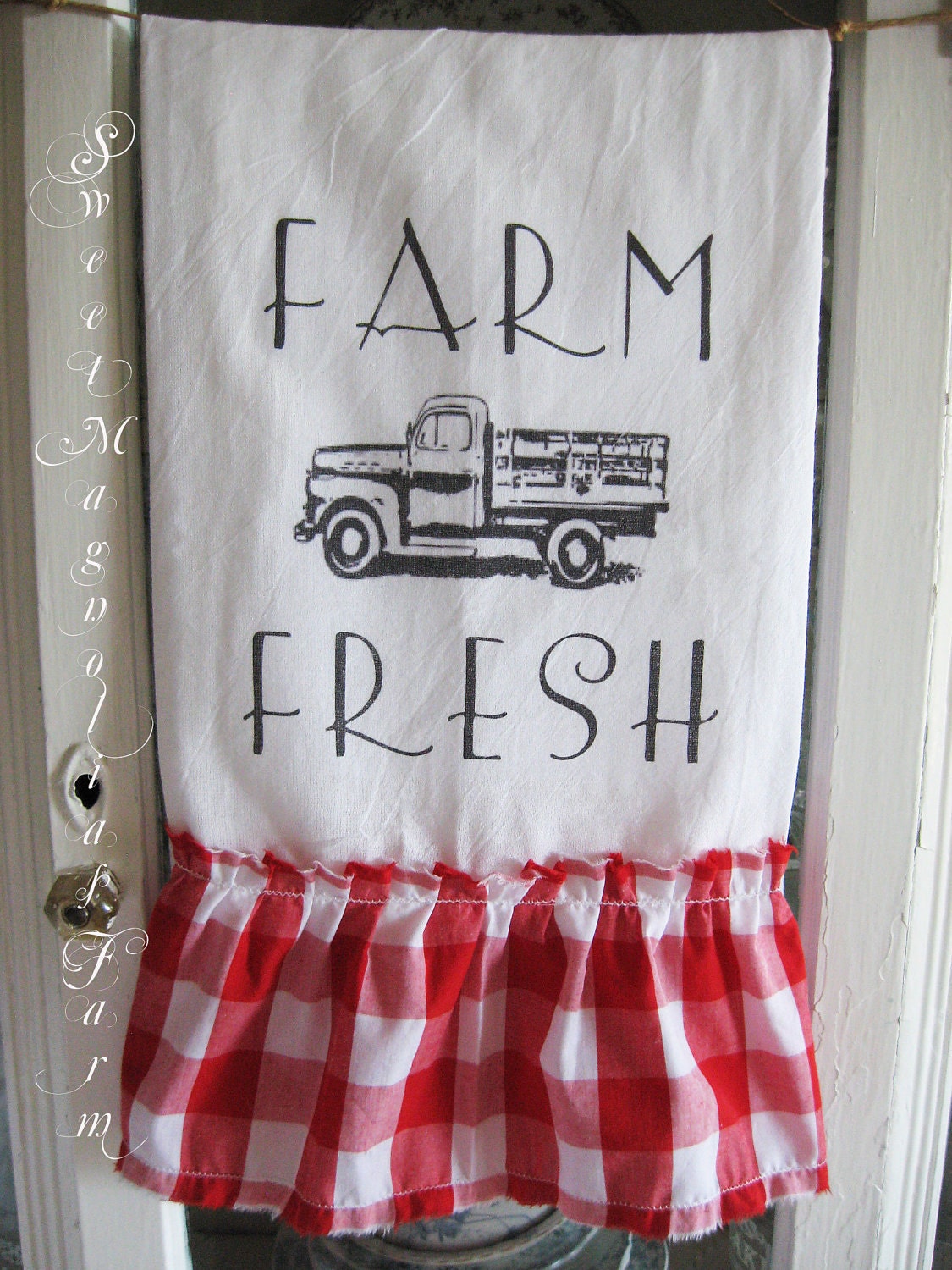     ". Farm Fresh" Vintage  ..   Gingham Ruffle ...   ,    