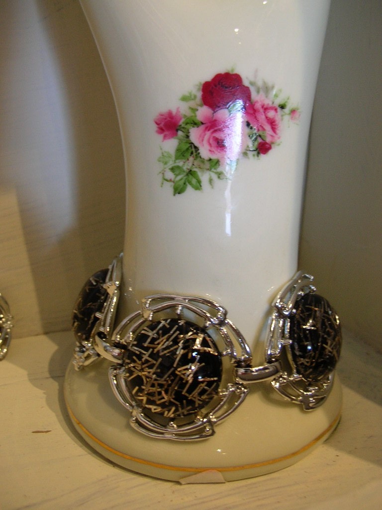 Vintage 1950's style silvertone bracelet with black lucite