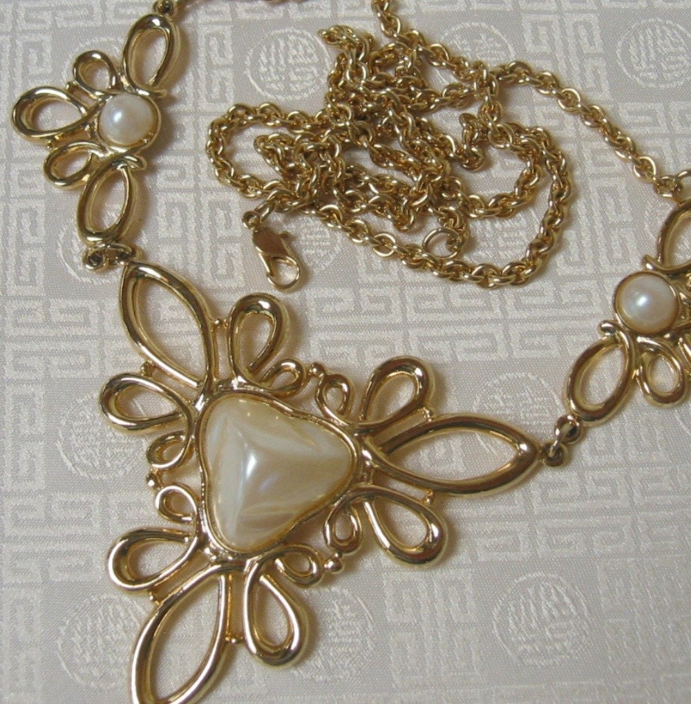 Vintage Faux Pearl Chunky Necklace