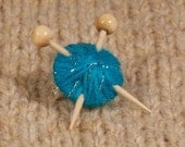 Sparkly Blue Knitter's Brooch - Yarn and Knitting Needles