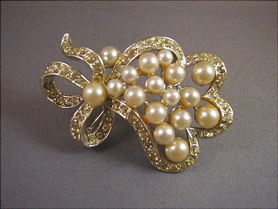 SALE Ribbons of Pearl and Rhinestone Vintage Brooch