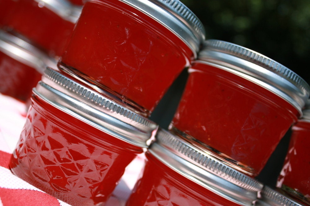 Jam favors, Spread the Love with 25 our 4oz homemade strawberry pineapple jam wedding or shower favor, party favors