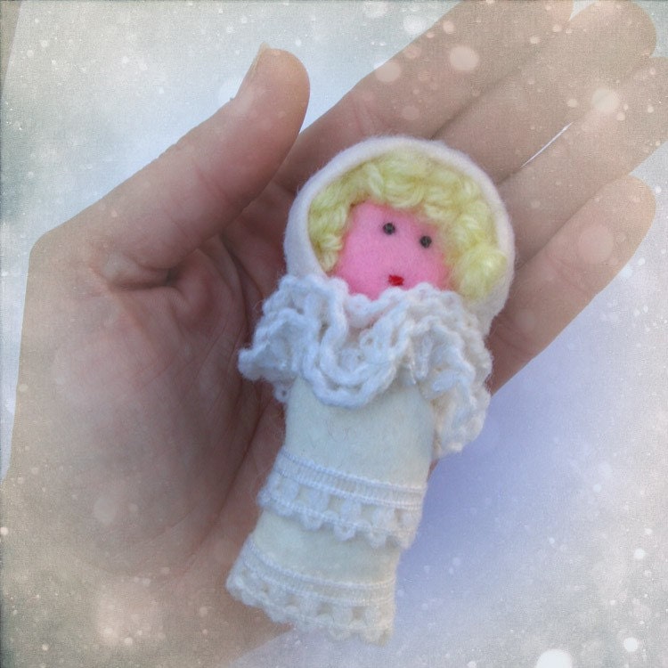 Kit of 6 babies (Unique Baby shower Keepsake, table decoration or Cake Topper ) - baby soft felt doll