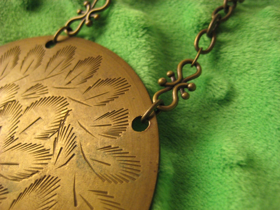 Bronzing statement necklace