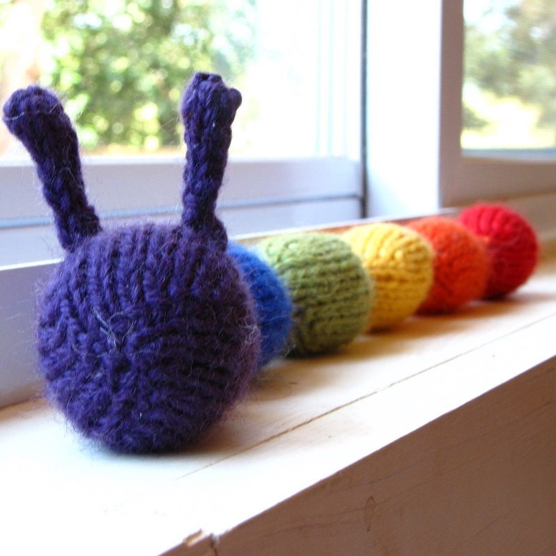 WALDORF KNITTING PATTERN- Rainbow Caterpillar