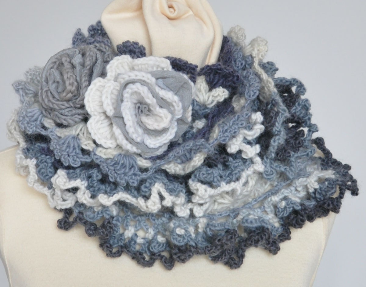 RUFFLE 2011 - Grey - Crochet Multicolor Ruffle Scarf WZ Rose Applique