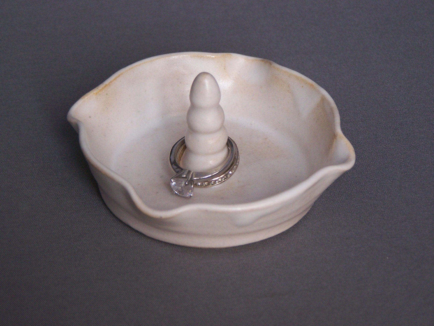 Mini Alabaster Satin Ring Holder