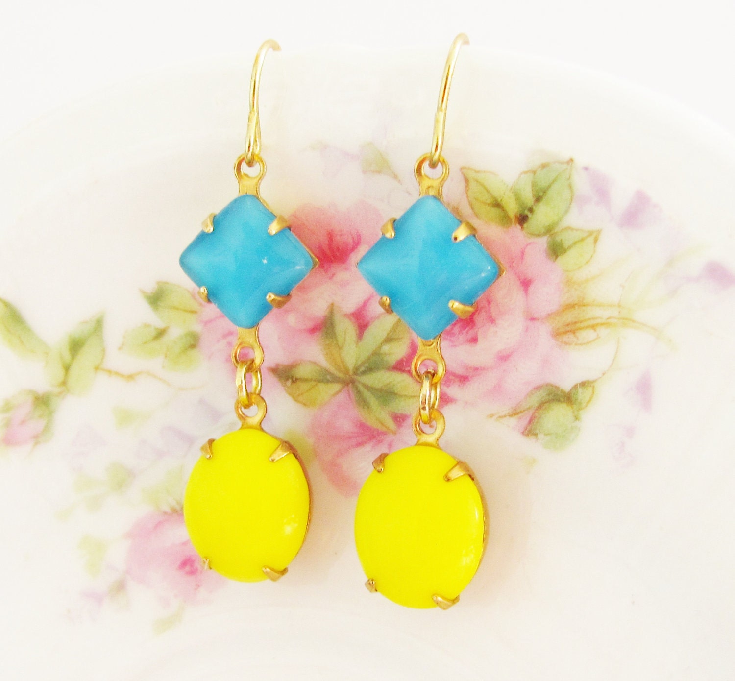 Vintage Lemon Yellow Oval Turquoise Blue Jewel Glamour Earrings