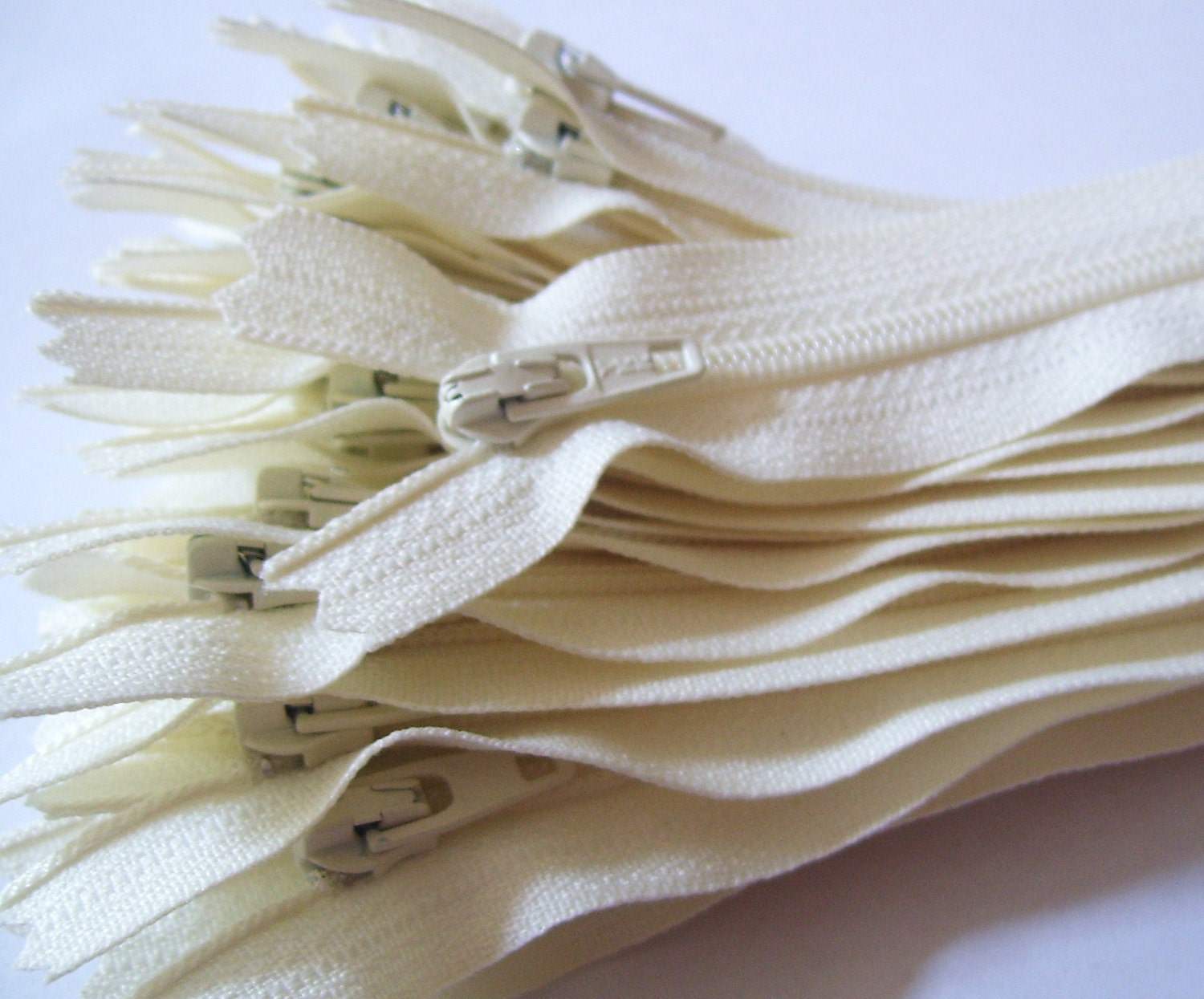 9 inch zippers - Ten 9 inch vanilla YKK zippers - color 121