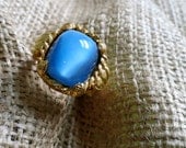 Vintage Blue Sapphire Colored Cats Eye Cachobon Art Glass Gold Plated Prong Set Adjustable Cocktail Ring