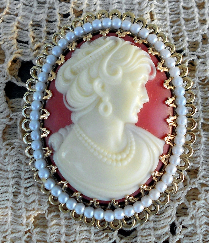 Vintage XL Cameo Brooch High Relief and ornate frame with pearls