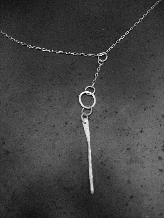 DOROTHY- CLEAVAGE NECKLACE