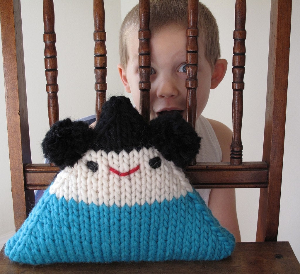 Miss Triangle pillow doll - knitting pattern - PDF