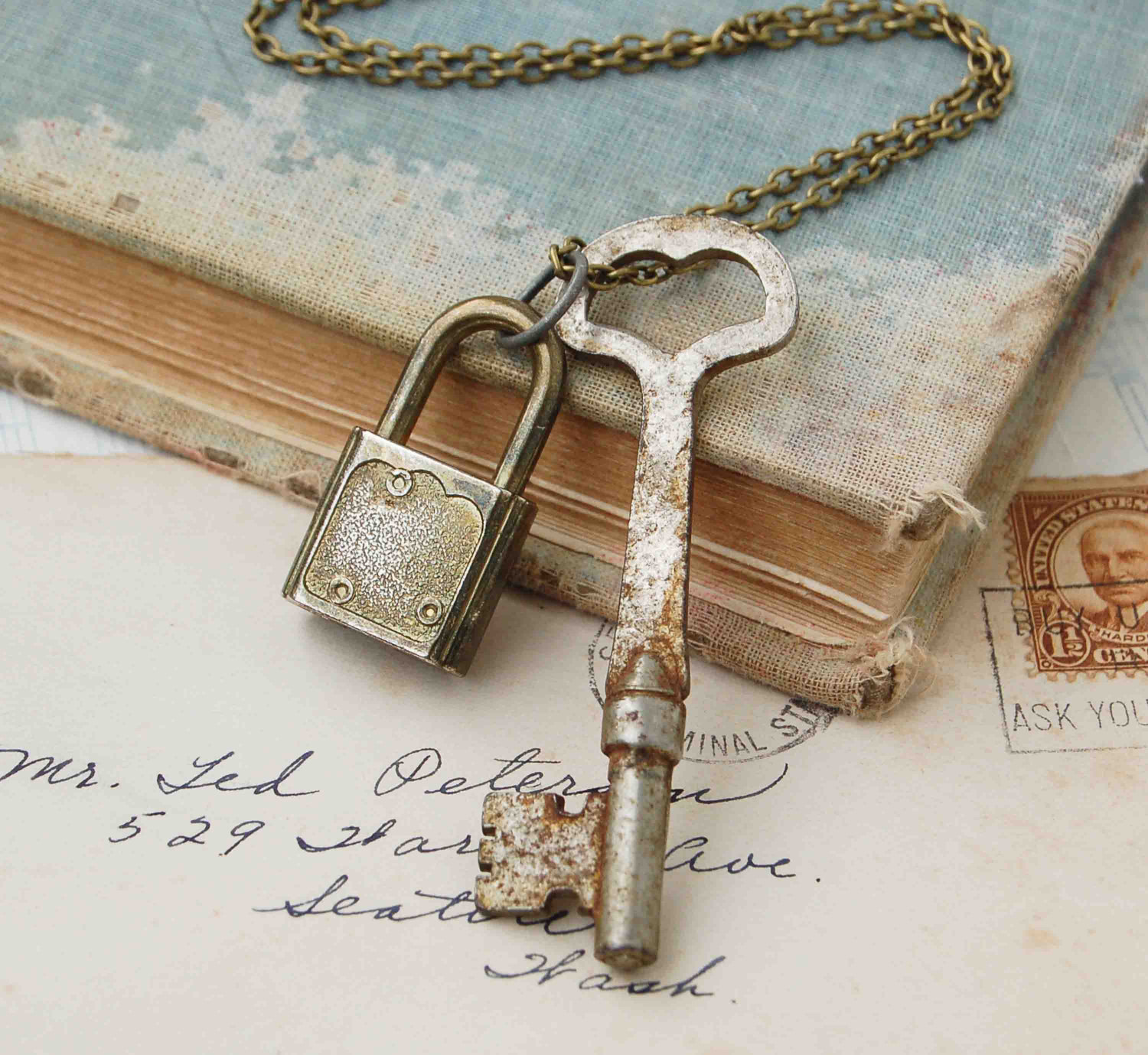 Vintage - LOCK and  KEY Necklace