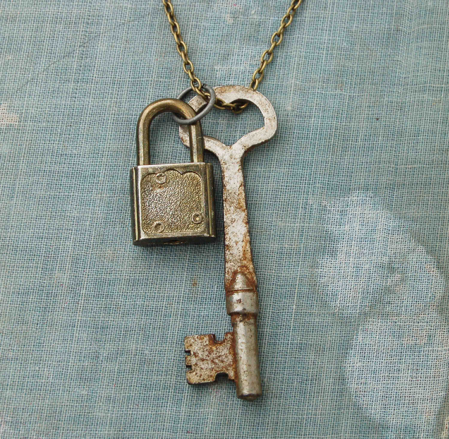 Vintage - LOCK and  KEY Necklace