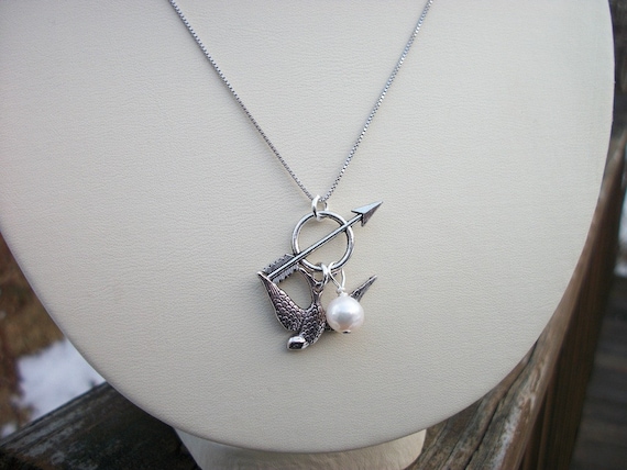 Mockingjay Necklace - Hunger Games Inspired - Katniss Bow & Arrow - Freshwater Pearl
