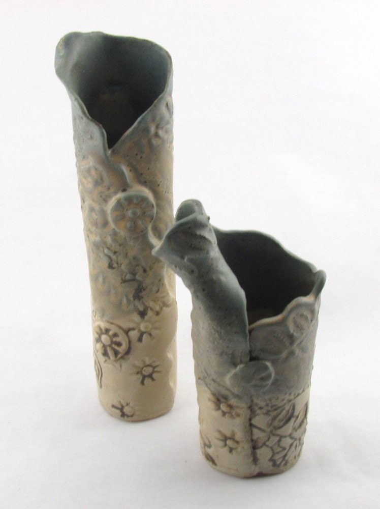 Lacey vase pair in cream and light blue