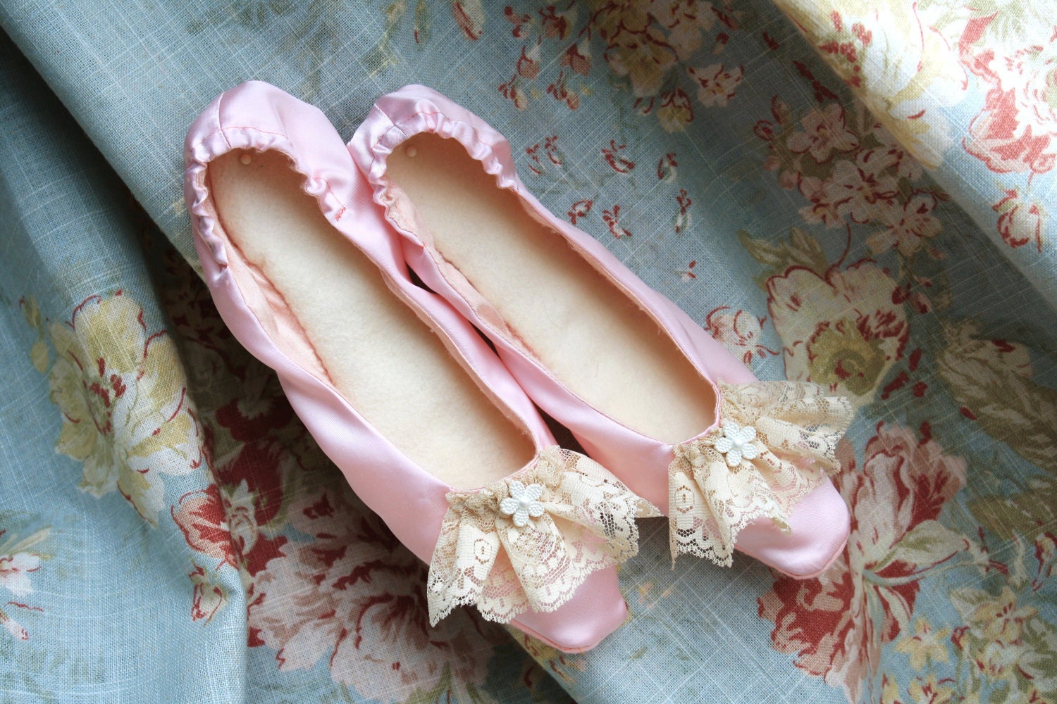 slippers pink satin silk lace vintage victorian style marie antoinette shoe