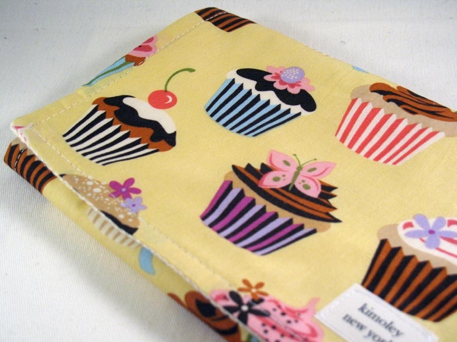 Burp Cloth with style -  Cotton / Organic undyed French Terry - Sweet Tooth Cupcake