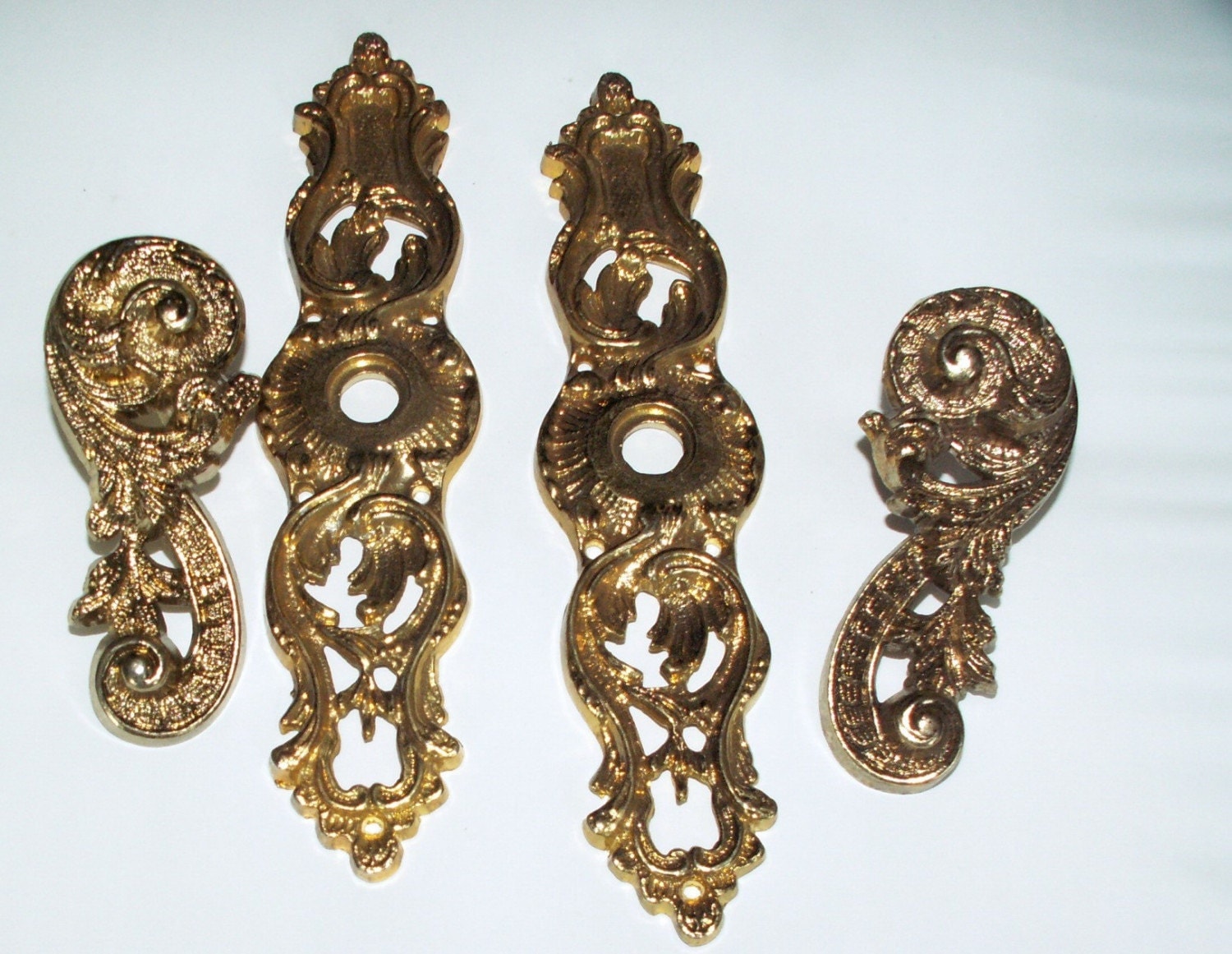 Brass Gold Metal Door Knob and Backplate by castleberryantiques