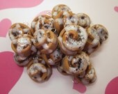 SCENTED Gooey Iced Cinnamon Bun Charm