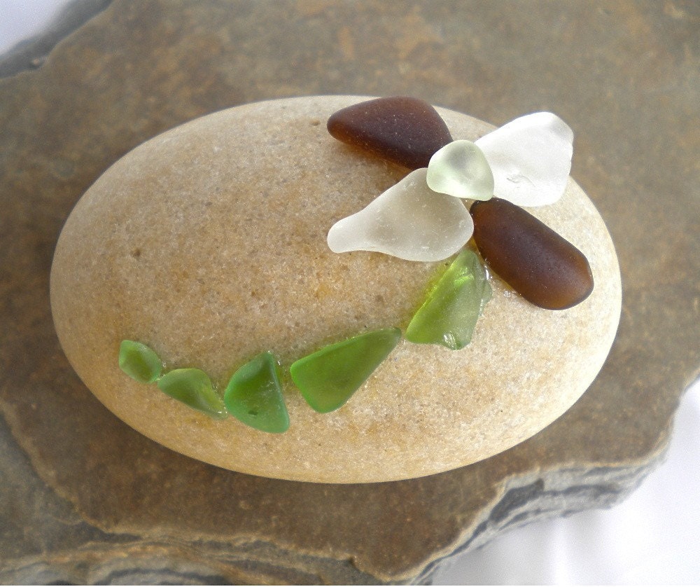 Whimsical Beach Cottage Decor Round Stone & Seaglass Sculpture Paperweight Artistic Garden Decoration