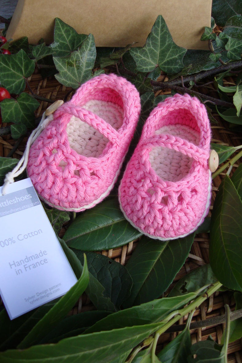 Baby booties little Mary Janes dark pink and cream with gift box size 0/3 months