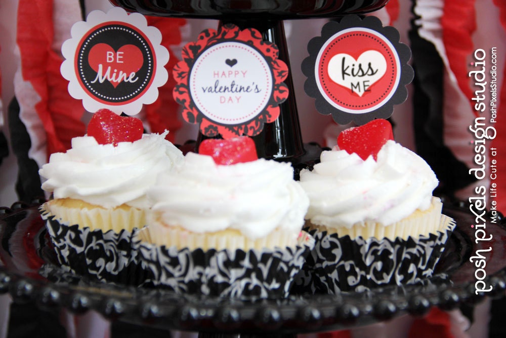 Valentine's Day - PRINTABLE Party Circles - Black, Red and White - Damask and Hearts - DIY Classic Valentine Collection Il_570xn