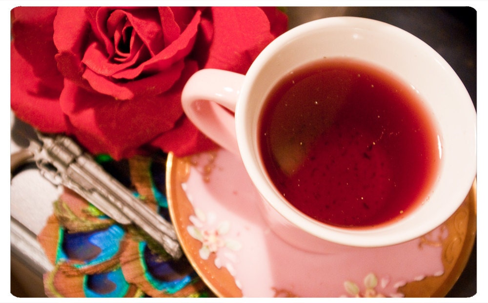 organic tea - the gunslinger - exotic gunpowder green tea edged in hibiscus, red rooibos, hops flowers and kukicha twigs - fair trade tea - pixxxiepieandposie