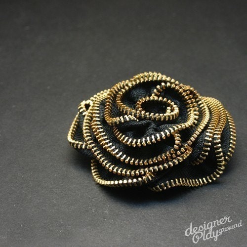 Rose Zipper Brooch in Black and Gold Teeth - NEW