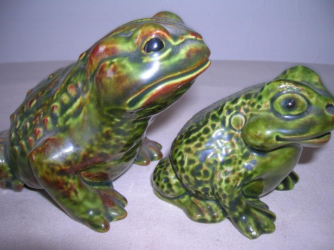 Frog Friends 2 Cute Frog Figurines Ceramic by RaesVintage on Etsy
