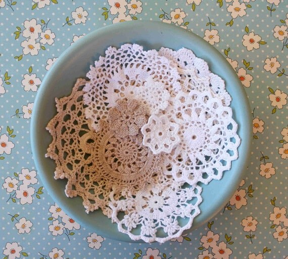 DOILY LOVE white, coffee and cream