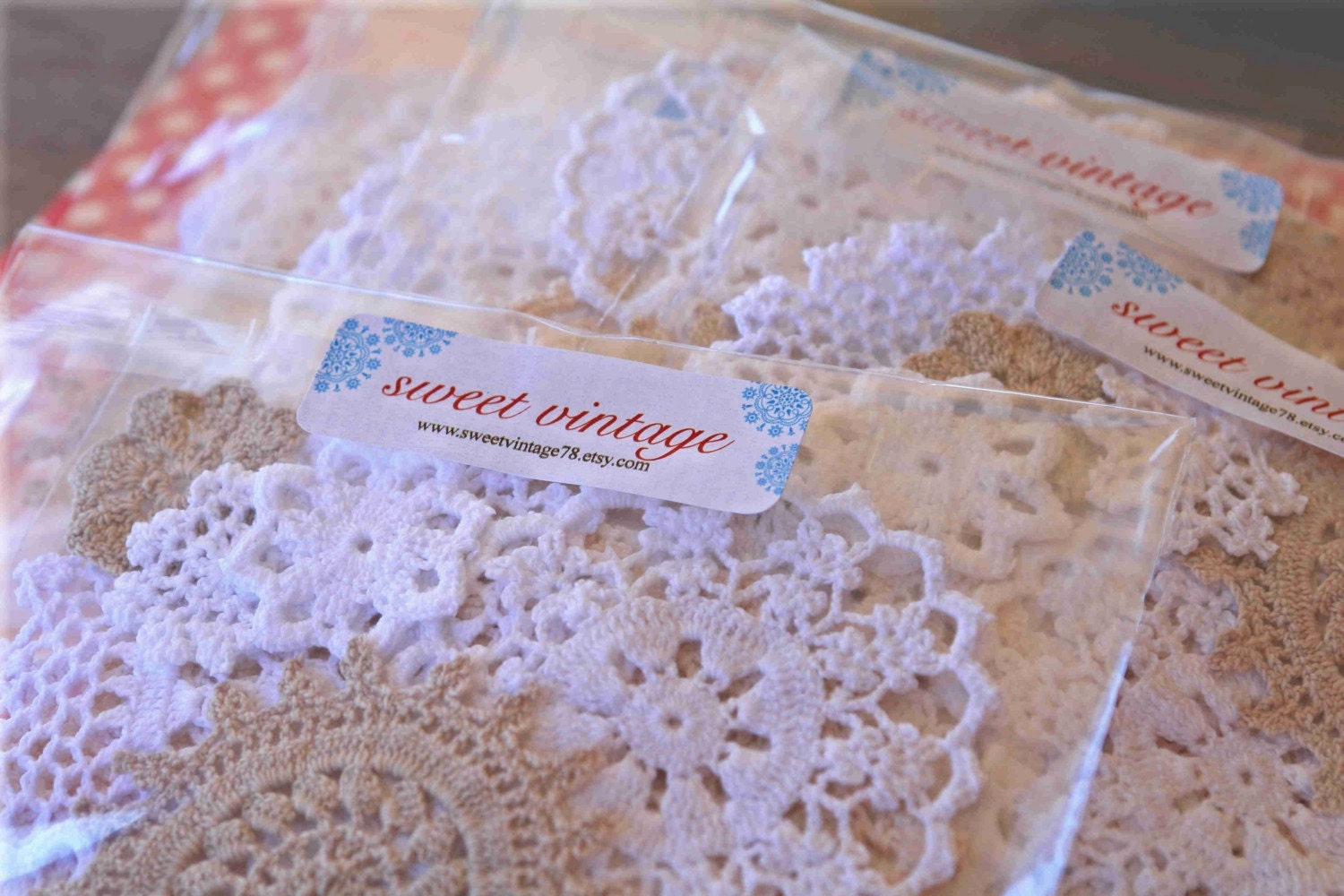 DOILY LOVE white, coffee and cream